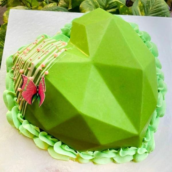 Kiwi Pinata Cake