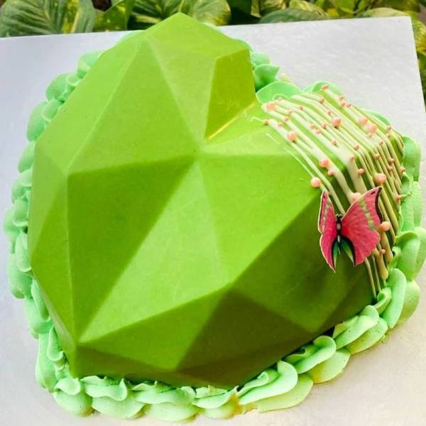 Kiwi Pinata Cake - Image 3