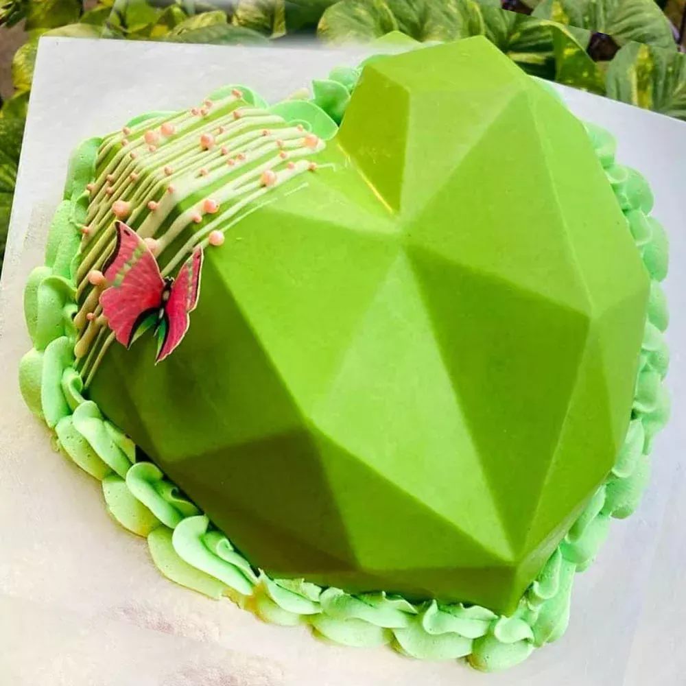 Kiwi Pinata Cake - Image 2