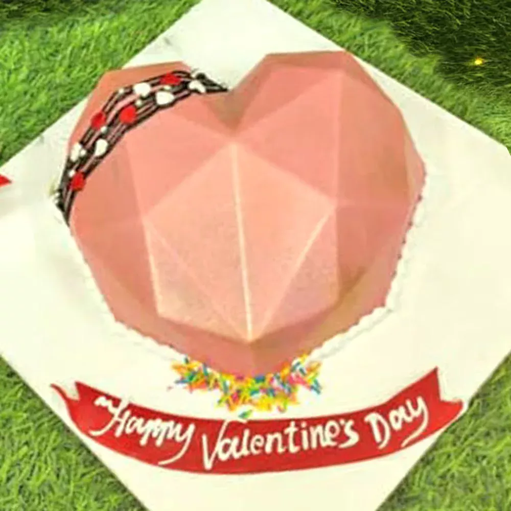 Vanilla Pinata Cake - Image 4